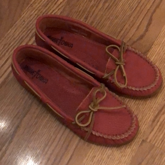 MINNETONKA Red Moccasins size 6 - Picture 1 of 5